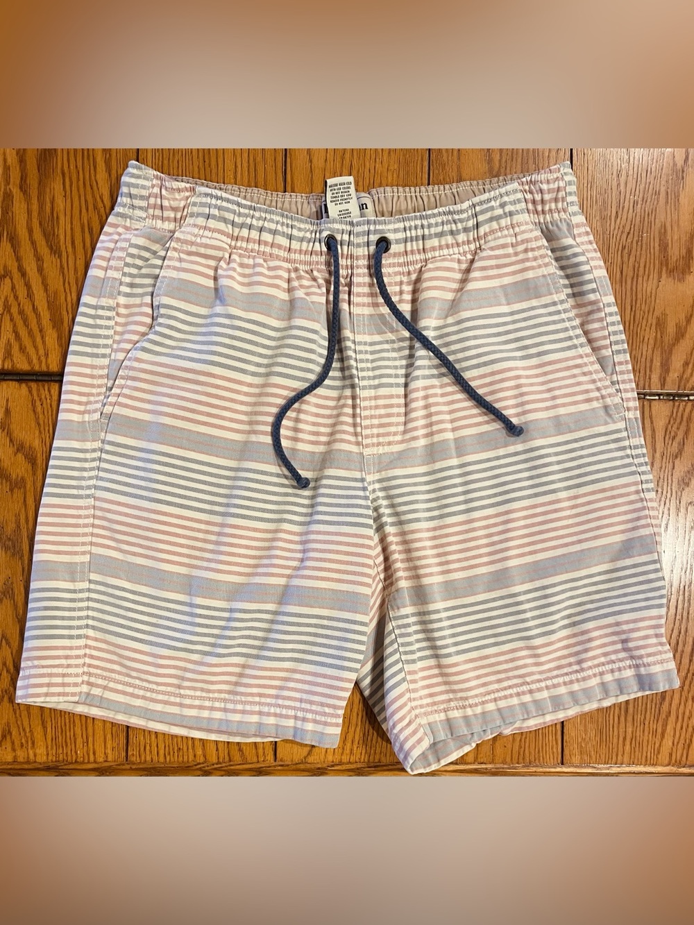 L.L.Bean Classic Fit men’s shorts, red stripe, size medium, inseam 8 inches